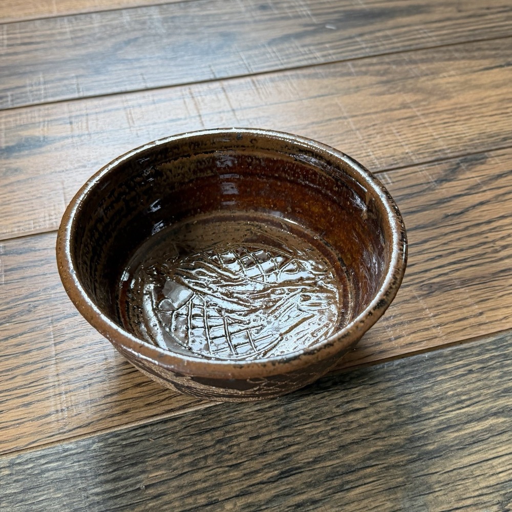 Vintage Sgraffito Studio Pottery Bowl 6.5" Fish Motif Signed Brown Glaze - Picture 4 of 8